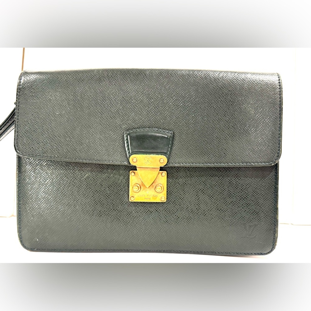 Louis Vuitton Taiga Wristlet